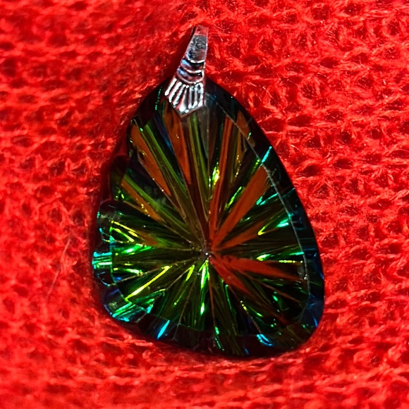 Jewelry - Stunning colorful asymmetrical “crystal” pendant w/etched silver-tone bezel
